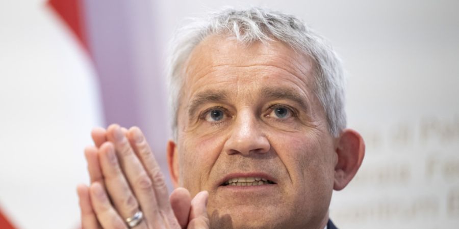 Die von Justizminister Beat Jans ausgeführten Schutzmassnahmen gegen eine unkontrollierte Zuwanderung aus der EU reichen laut der zuständigen Ständeratskommission nicht aus. Sie plä...