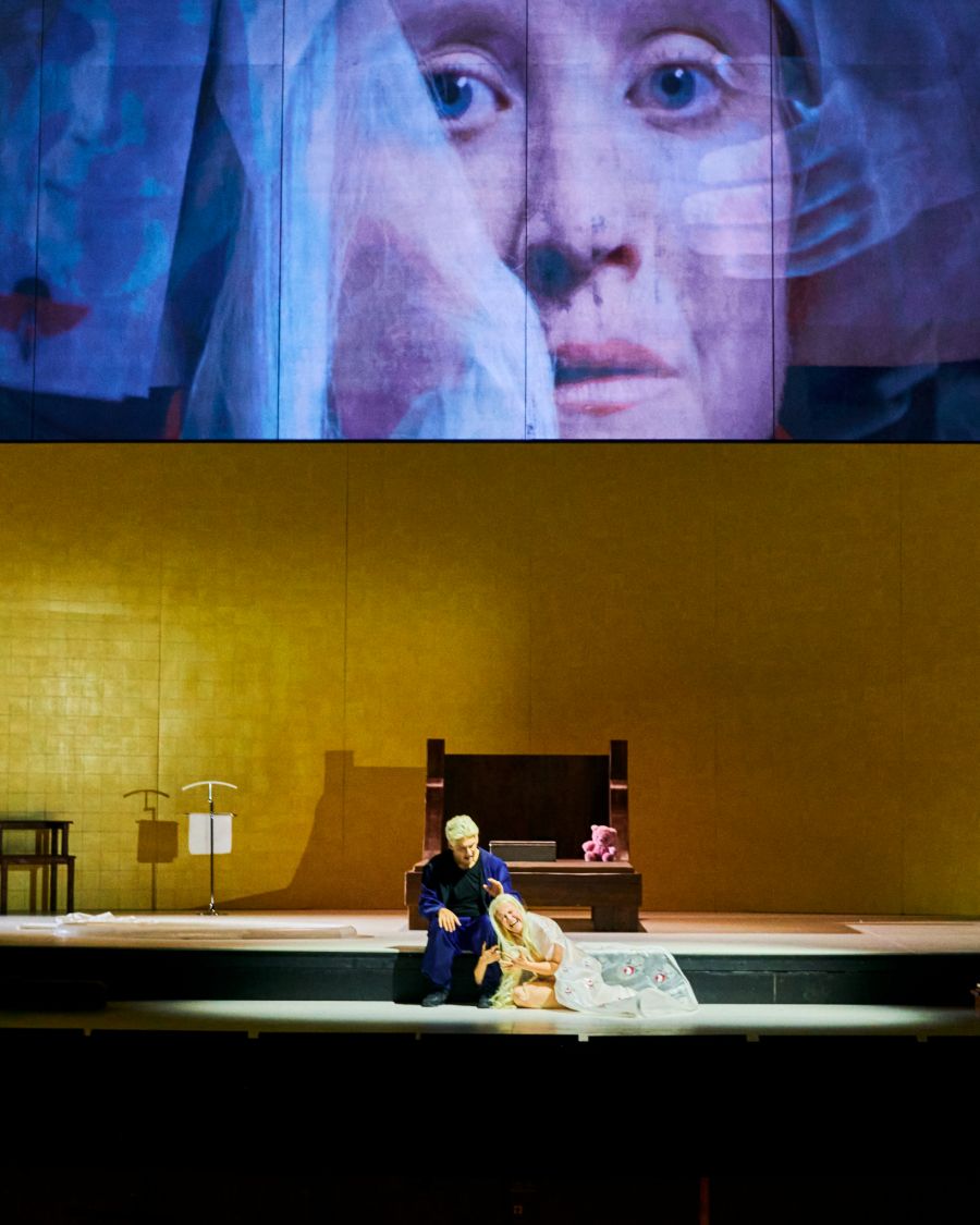 Vergewaltigungsszenen und eine Hinrichtung auf Bühne sorgten für Aufregung.