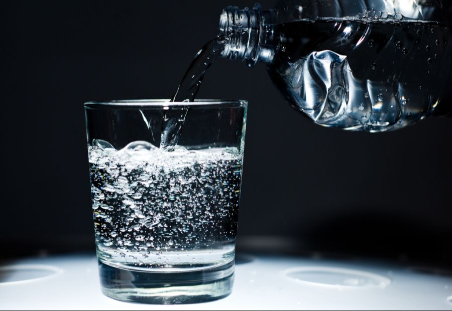 Unterschiede im Geschmack von Mineralwasser gebe es durchaus, erklärt ein Wassersommelier. (Symbolbild)