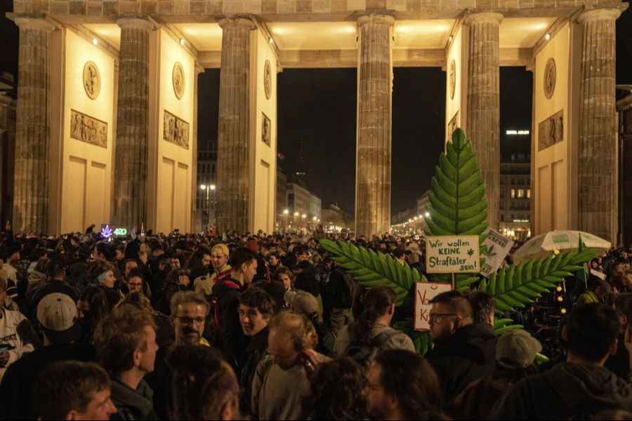 Cannabis Brandenburger Tor Berlin