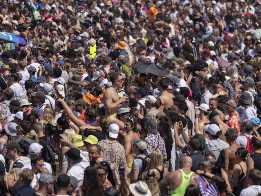 Am Samstag feierten in Zürich an der Street Parade hunderttausende Raverinnen und Raver.