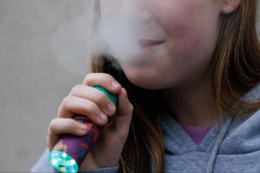 Der Grund: «unangemessenes Verhalten in den Toiletten wie Vapen, Schwänzen oder Schlägereien», erklärt die Schule. (Symbolbild)