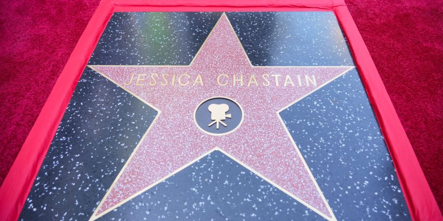 Es ist die 2.819. Sternenplakette auf dem berühmten Bürgersteig in Hollywood.