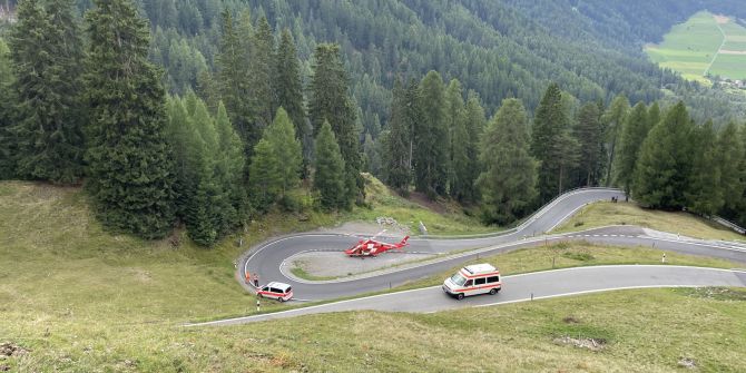 Motorradfahrer verunfallt.