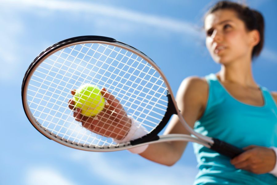 junge tennisspielerin
