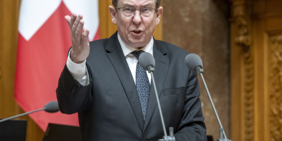 Umweltminister Albert Rösti verteidigt im Nationalrat die Klimapolitik des Bundesrates.