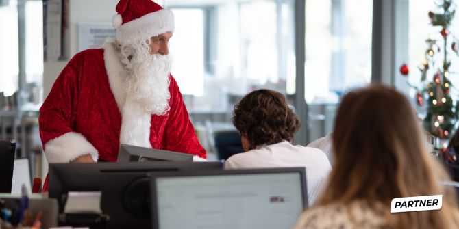 Weihnachtsmann am Arbeitsplatz