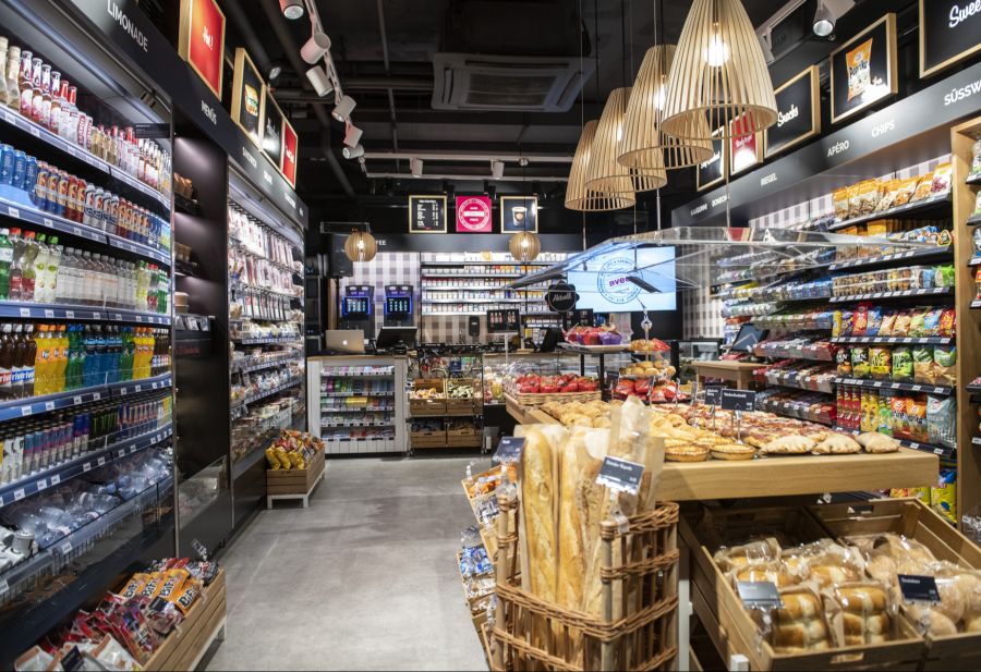 Bei den älteren Jugendlichen kaufen aber rund 15 Prozent auswärts etwas zum Mittagessen.