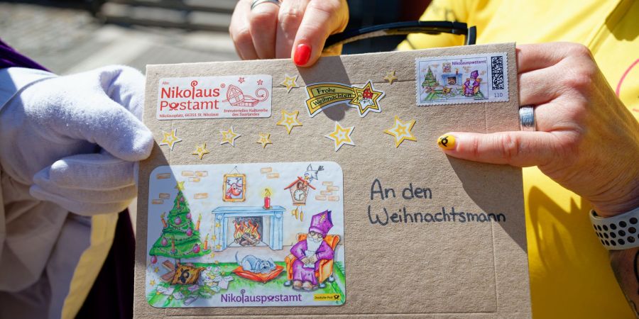 Der Nikolaus wünscht sich, dass der Weihnachtsmann ihm antwortet.