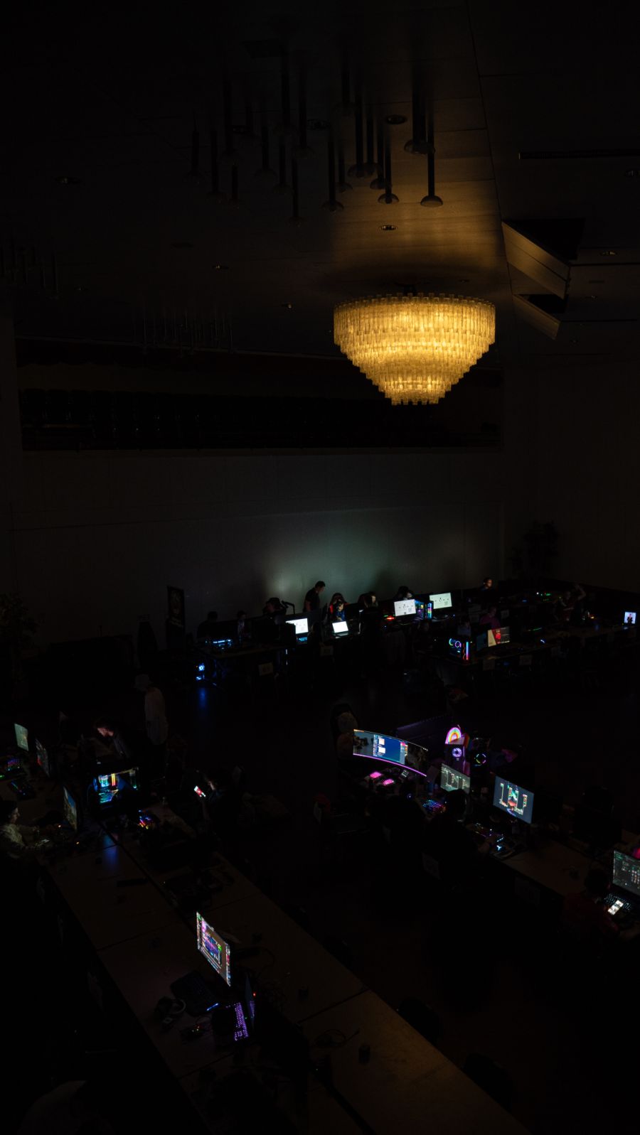 Das Licht in der LAN-Halle in Biberist SO geht aus: Die BigChungus LAN beginnt offiziell.