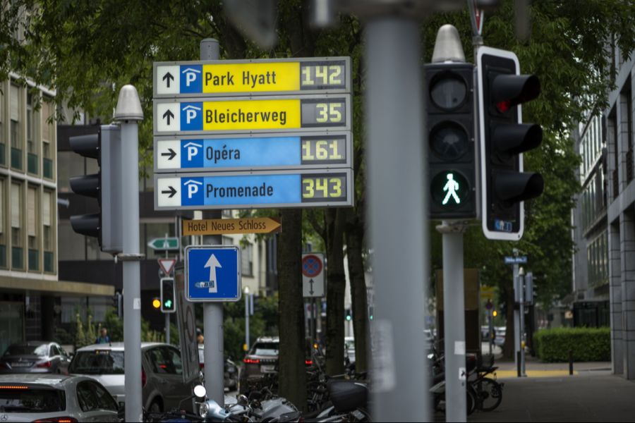 Ein neues Parkleitsystem mit Anzeigetafeln, wie man sie aus Grossstädten kennt, soll eingeführt werden.