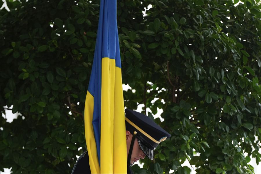 Wie es mit Blick auf einen möglichen Frieden in der Ukraine nun weitergeht, bleibt offen.