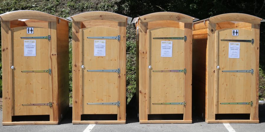 Holz Toilette WC öffentlich
