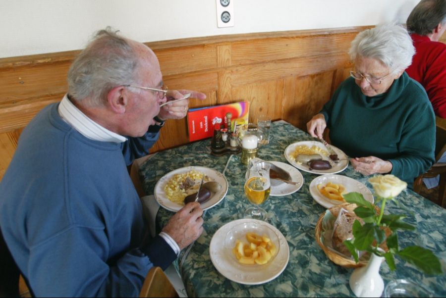 Senioren essen Pensionskasse