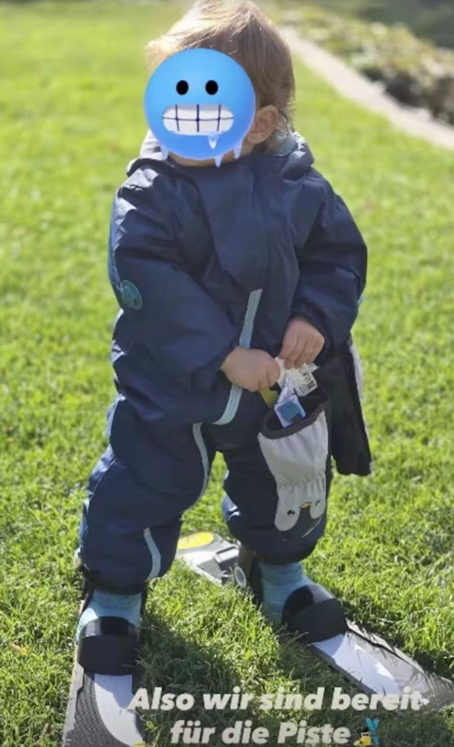 Jööö! Das Meitli ist bereit für die Skipiste.