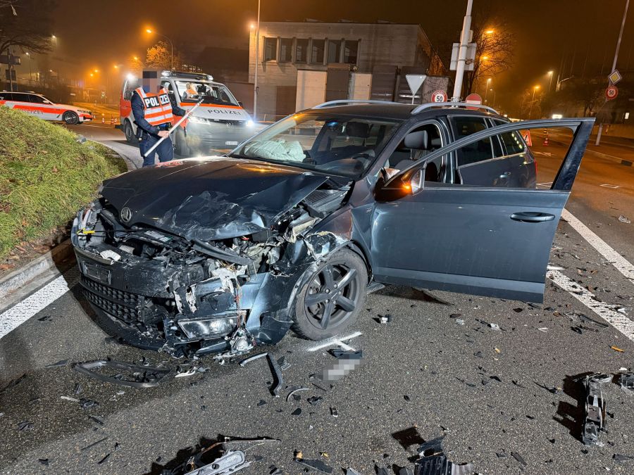 An den beiden Fahrzeugen entstand Totalschaden.