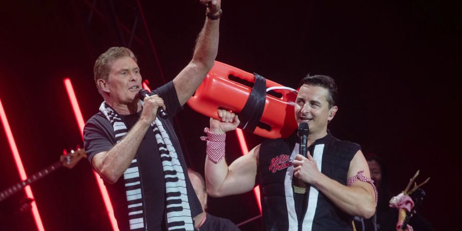 David Haselhoff (l) und Andreas Gabalier sangen gemeinsam den Kracher «Looking For Freedom».