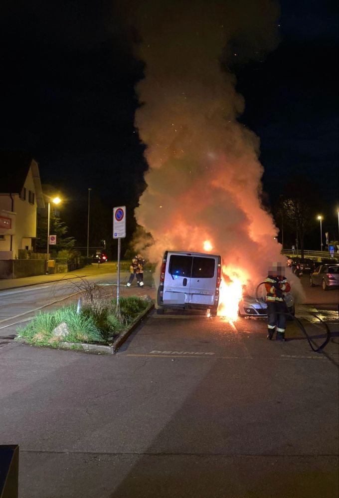 Brandstiftung steht im Vordergrund . Brandstiftung