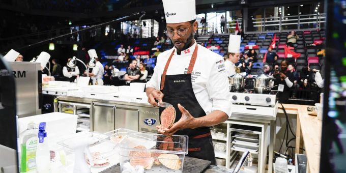 Euloge Malonga bereitete beim Bocuse d'Or in Trondheim typische norwegische Küche zu. Euloge Malonga