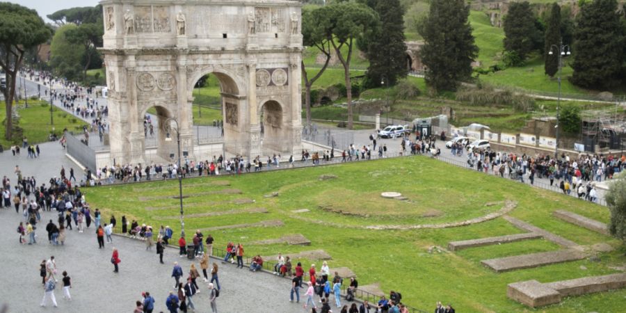 Millionen von Touristen strömen jedes Jahr nach Rom. (Archivbild)
