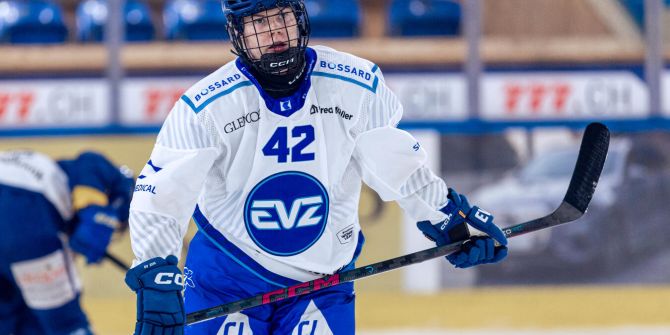 Sini Karjalainen wird nach dem Kreuzbandriss lange ausfallen.