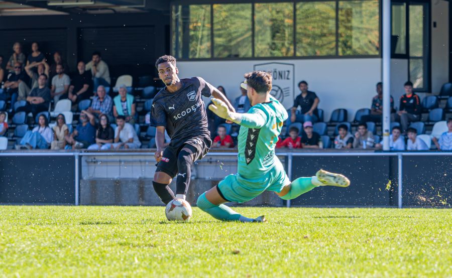 Italiana-Keeper Qallakaj stoppt Mahmoud (Köniz) spektakulär.