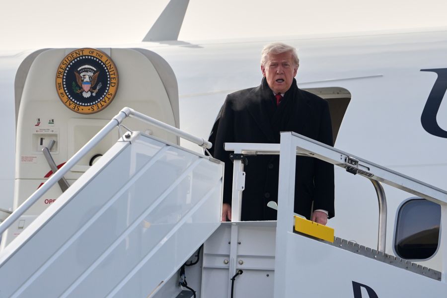 Kurz vor Trumps Landung in der Schweiz im Januar 2026 wurde die US-Botschaft von einem anonymen Absender vor einem angeblich geplanten Attentat auf den US-Präsidenten durch eine WEF-Mitarbeiterin gewarnt.