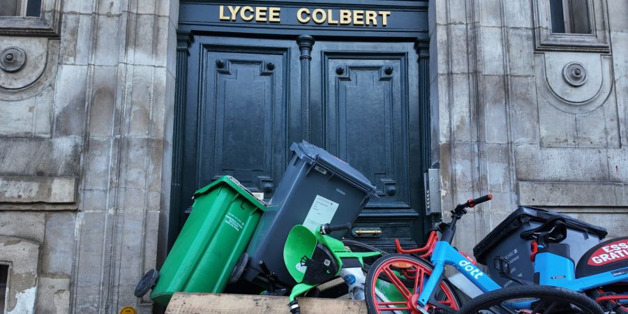 Schule Paris Blockade