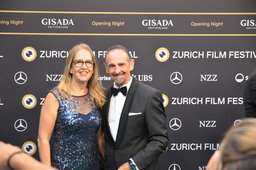 Bestens gelaunt beim Schaulaufen: SVP-Nationalrat Bruno Walliser mit Alexandra Bösch.