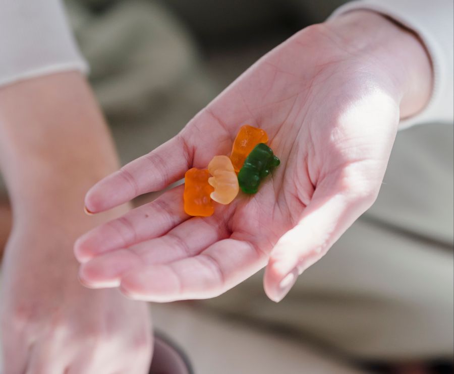 Als Dank und Entschädigung erhielt er 50 Euro und zwei Säckchen Gummibärchen.