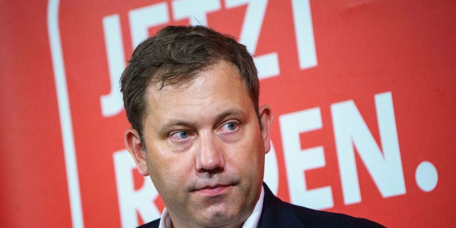 SPD-Chef Klingbeil vermisst eine Gegenfinanzierung der Unionsversprechen.