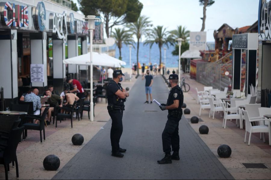 Im Vergleich zum letzten Jahr soll die Zahl der Polizeibeamten verdoppelt werden. (Symbolbild)