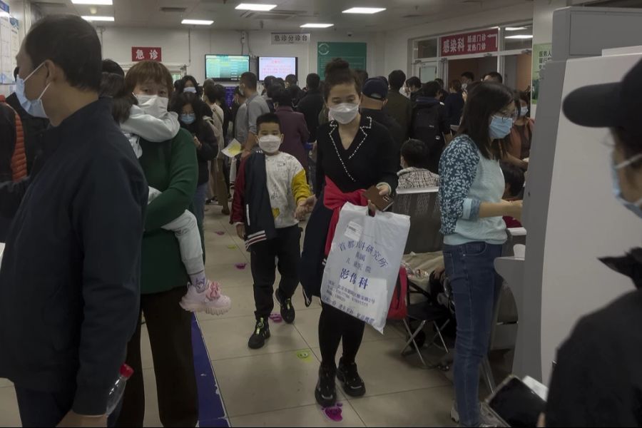 In China sorgt das HMPV-Virus seit längerer Zeit für volle Spitäler wie auf diesem Bild vom Oktober in einem Kinderspital in Peking.