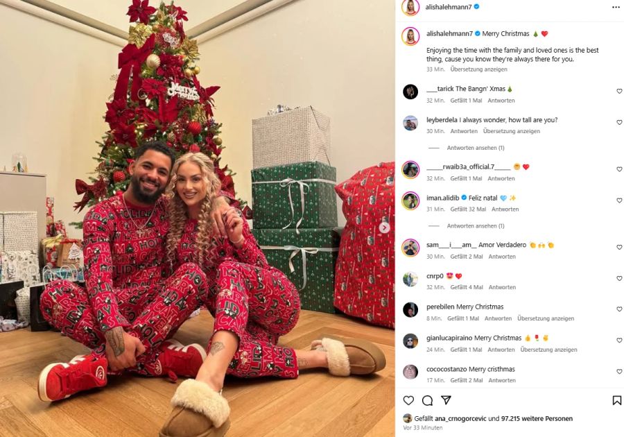 Alisha Lehmann und ihr Schatz Douglas Luiz wünschen frohe Weihnachten.