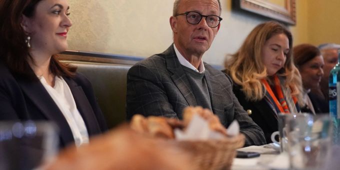 Friedrich Merz: Kaffeetrinken mit Kandidatinnen. Kaffeetrinken mit Kandidatinnen