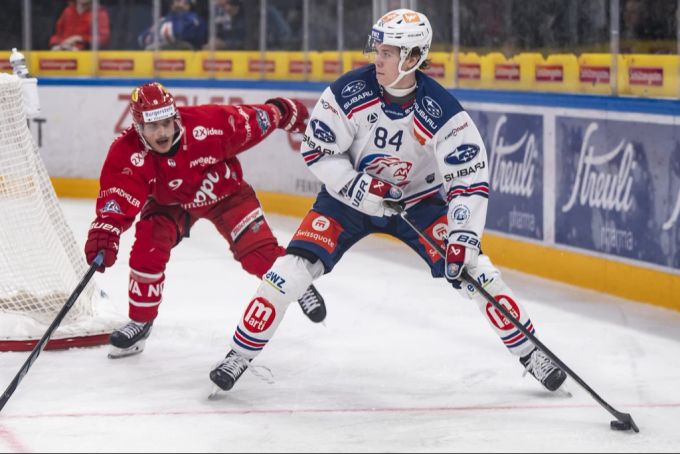 Daniel Olsson im Trikot der ZSC Lions während des Spiel gegen die Rapperswil-Jona Lakers. Daniel Olsson