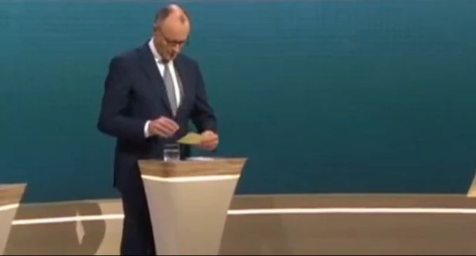 Friedrich Merz und der gelbe Zettel. Friedrich Merz