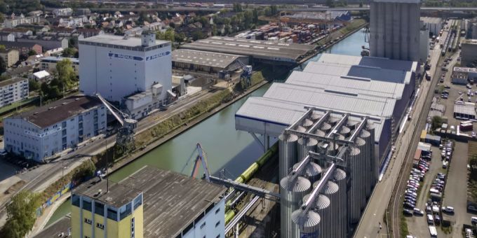 Für drei Gebäude auf dem Areal an der Südquaistrasse, direkt beim Hafenbecken 2, wird Platz benötigt. Drohnenaufnahme