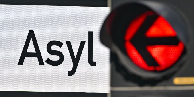 Vielen EU-Ländern geht die im Frühjahr beschlossene EU-Asylreform nicht weit genug. (Archivbild) EU-Asylreform