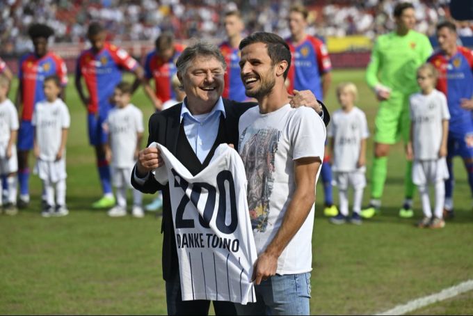Vor dem Klassiker des FCZ gegen Basel im August 2022 wurde Marchesano für seinen 200. Einsatz geehrt. FC Zürich