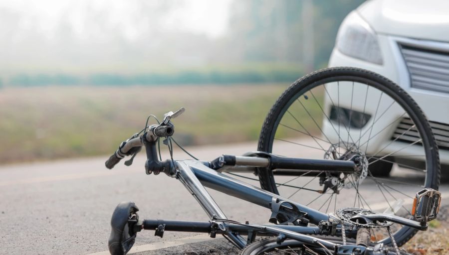 Velofahrer Cabriofahrer geschubst Gegenverkehr