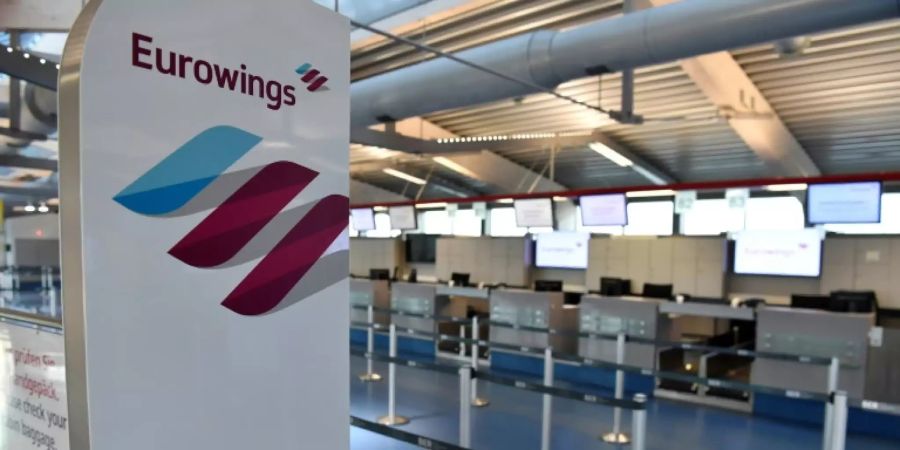 Leerer Eurowings-Schalter während des Streiks im Dezember