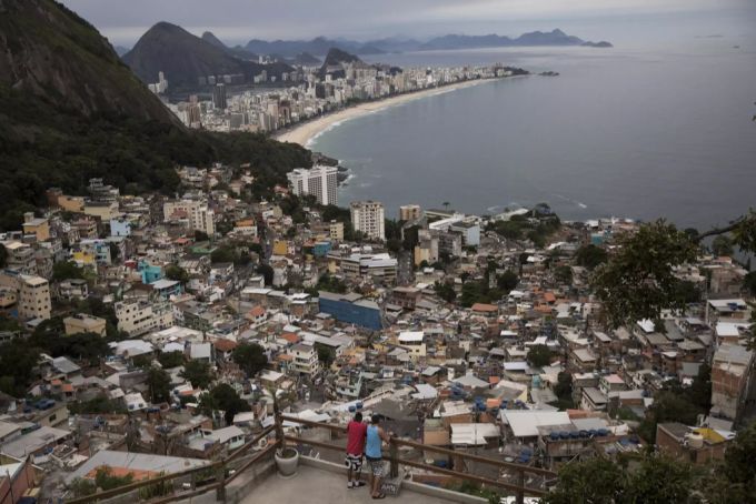 Im Armenviertel von Rio, der Favela, gibt es kein fliessend Wasser. favela