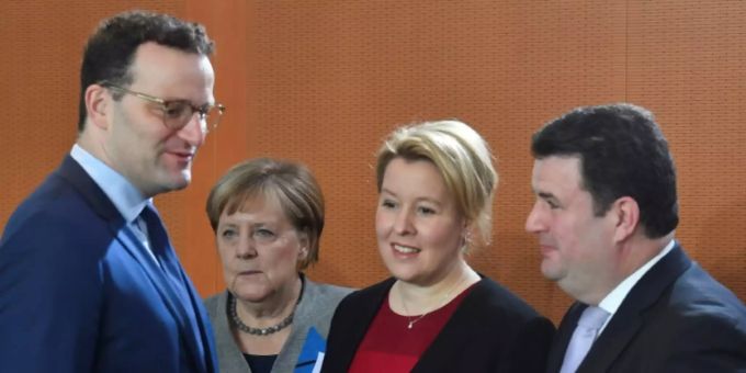 Die Minister Heil, Spahn und Giffey mit Merkel Die Minister Heil, Spahn und Giffey mit Merkel