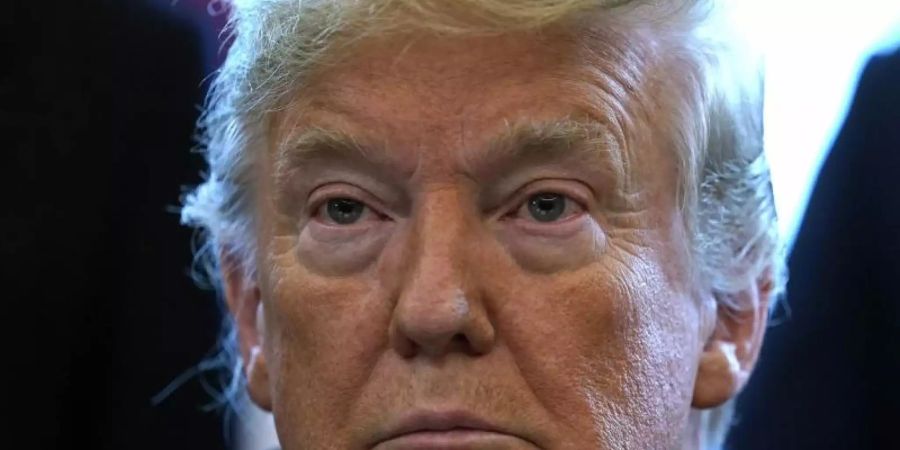 Trump hatte das Virus noch bis vor einem Monat als einen Scherz abgetan, der den USA nichts anhaben könne. Foto: Evan Vucci/AP/dpa