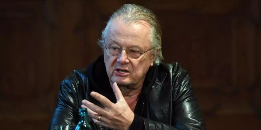 Der Regisseur Frank Castorf soll mit der Inszenierung der Oper «Boris Godunow» von Mussorgski die neue Spielzeit an der Staatsoper Hamburg eröffnen. Foto: Maurizio Gambarini/dpa