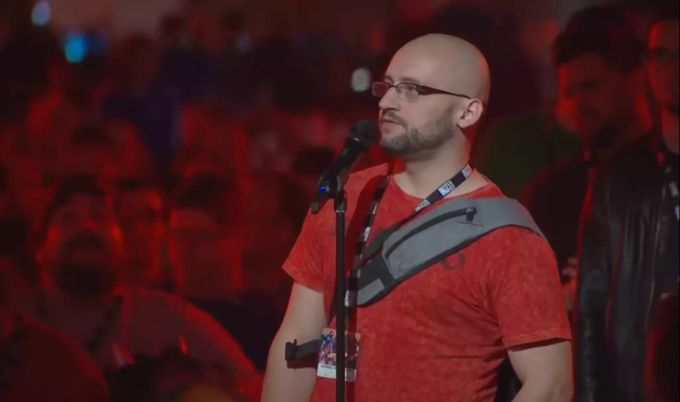 «Ist dies ein verspäteter Aprilscherz?» Der «Red Shirt Guy» wurde zum Symbol des Shitstorms gegen das Mobile Game Diablo Immortal. diablo immortal