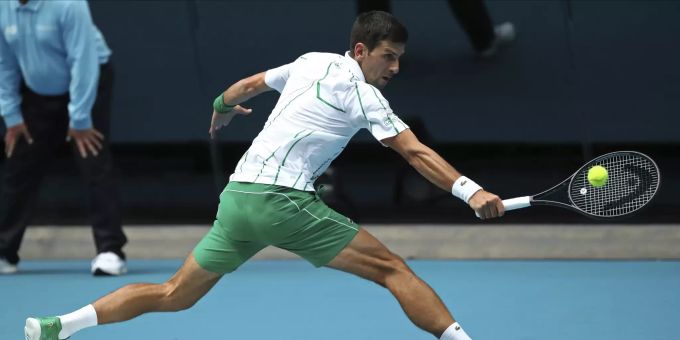 Novak Djokovic steht an den Australian Open nach einem mühelosen Dreisatzsieg in der dritten Runde. Novak Djokovic Australian Open