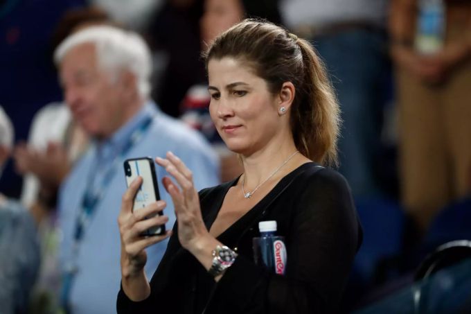 Lächelt schliesslich doch noch: Mirka Federer. roger federer