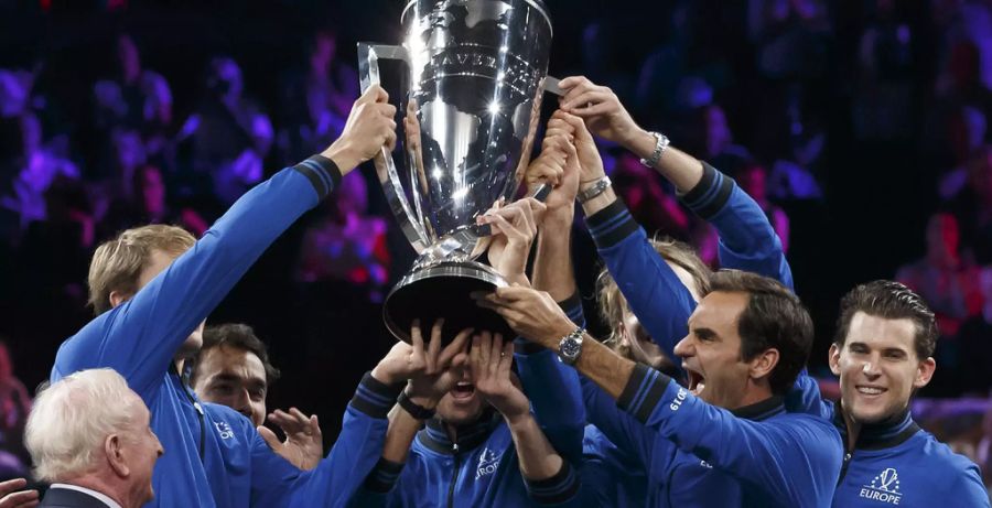 Unter den Spielern ist der Laver Cup beliebt. Hier jubeln Federer, Nadal, Thiem, Zverev, Tsitsipas, Fognini und Bautista Agut über den Sieg 2019.